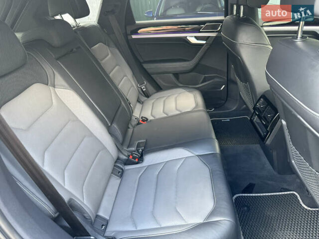 Черный Фольксваген Туарег, объемом двигателя 2.99 л и пробегом 112 тыс. км за 55000 $, фото 5 на Automoto.ua