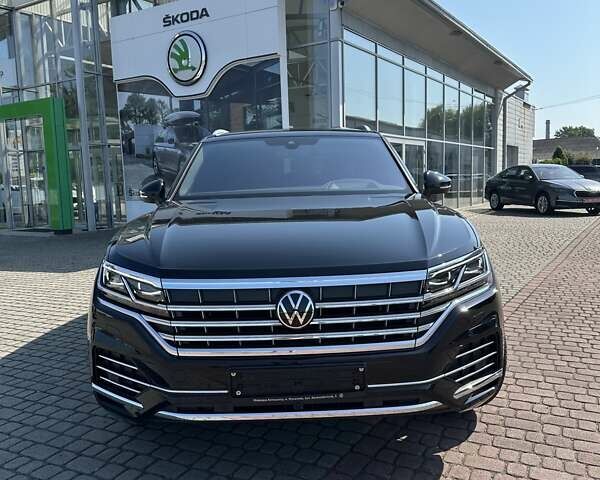 Черный Фольксваген Туарег, объемом двигателя 2.97 л и пробегом 2 тыс. км за 73000 $, фото 1 на Automoto.ua