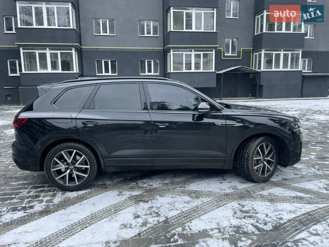 Черный Фольксваген Туарег, объемом двигателя 3 л и пробегом 70 тыс. км за 60000 $, фото 2 на Automoto.ua