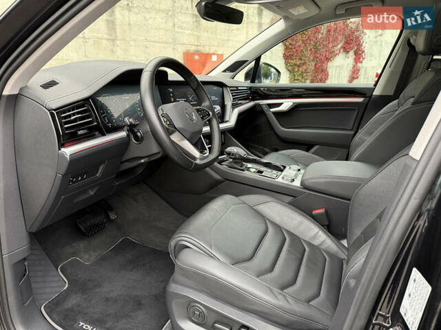 Черный Фольксваген Туарег, объемом двигателя 3 л и пробегом 105 тыс. км за 59500 $, фото 75 на Automoto.ua