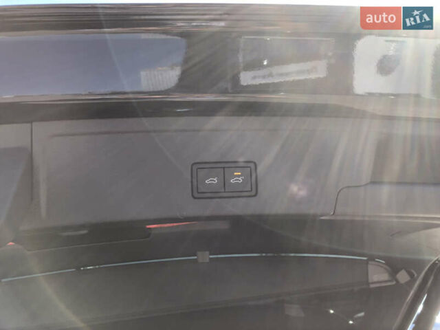 Черный Фольксваген Туарег, объемом двигателя 3 л и пробегом 2 тыс. км за 86000 $, фото 14 на Automoto.ua