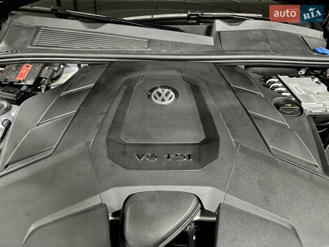 Черный Фольксваген Туарег, объемом двигателя 2.99 л и пробегом 9 тыс. км за 64000 $, фото 10 на Automoto.ua