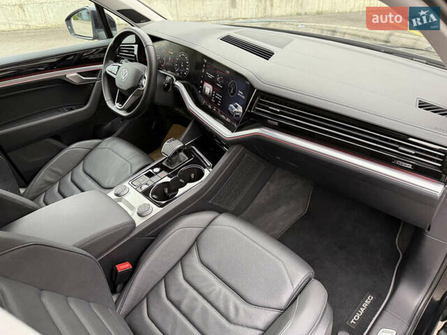 Черный Фольксваген Туарег, объемом двигателя 3 л и пробегом 105 тыс. км за 59500 $, фото 41 на Automoto.ua