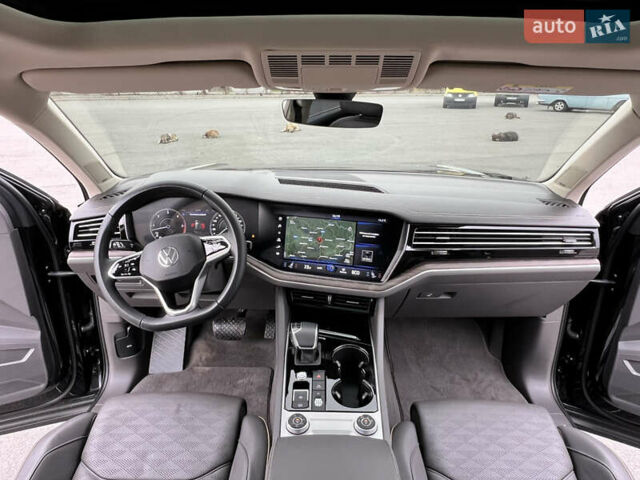 Черный Фольксваген Туарег, объемом двигателя 2.97 л и пробегом 39 тыс. км за 62500 $, фото 28 на Automoto.ua