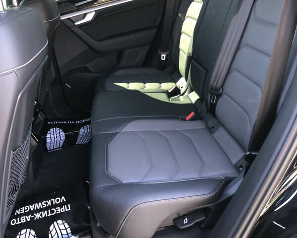 Черный Фольксваген Туарег, объемом двигателя 3 л и пробегом 2 тыс. км за 86000 $, фото 12 на Automoto.ua