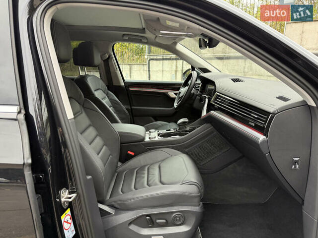 Черный Фольксваген Туарег, объемом двигателя 3 л и пробегом 105 тыс. км за 59500 $, фото 38 на Automoto.ua