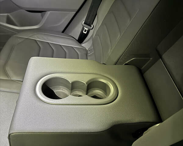 Черный Фольксваген Туарег, объемом двигателя 2.99 л и пробегом 9 тыс. км за 64000 $, фото 43 на Automoto.ua