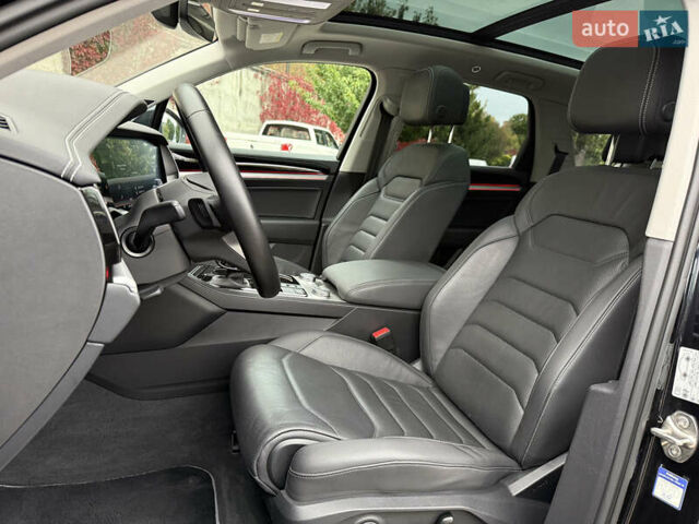 Черный Фольксваген Туарег, объемом двигателя 3 л и пробегом 105 тыс. км за 59500 $, фото 78 на Automoto.ua