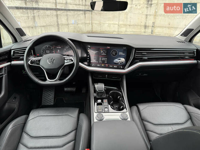 Черный Фольксваген Туарег, объемом двигателя 3 л и пробегом 105 тыс. км за 59500 $, фото 91 на Automoto.ua