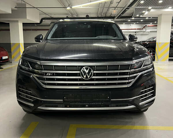 Черный Фольксваген Туарег, объемом двигателя 3 л и пробегом 75 тыс. км за 66500 $, фото 1 на Automoto.ua