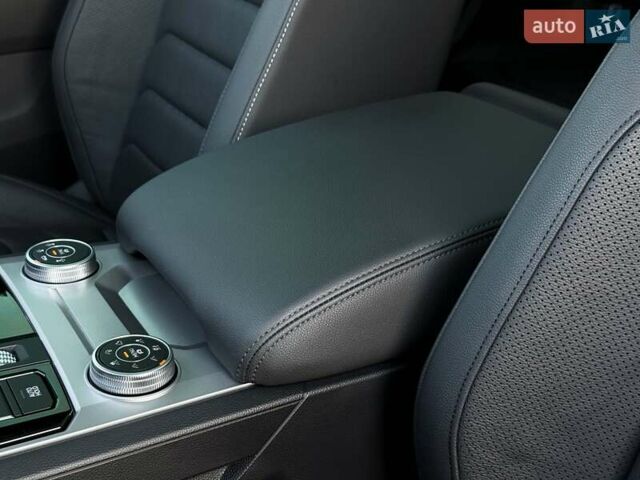 Черный Фольксваген Туарег, объемом двигателя 3 л и пробегом 142 тыс. км за 55999 $, фото 52 на Automoto.ua