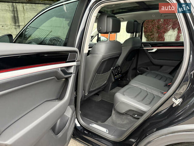 Черный Фольксваген Туарег, объемом двигателя 3 л и пробегом 105 тыс. км за 59500 $, фото 68 на Automoto.ua