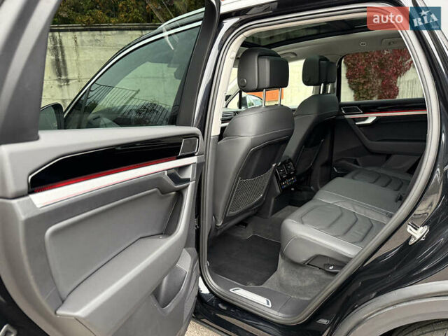 Черный Фольксваген Туарег, объемом двигателя 3 л и пробегом 105 тыс. км за 59500 $, фото 66 на Automoto.ua