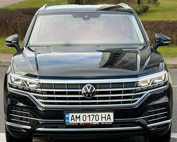 Черный Фольксваген Туарег, объемом двигателя 2.97 л и пробегом 17 тыс. км за 65000 $, фото 2 на Automoto.ua