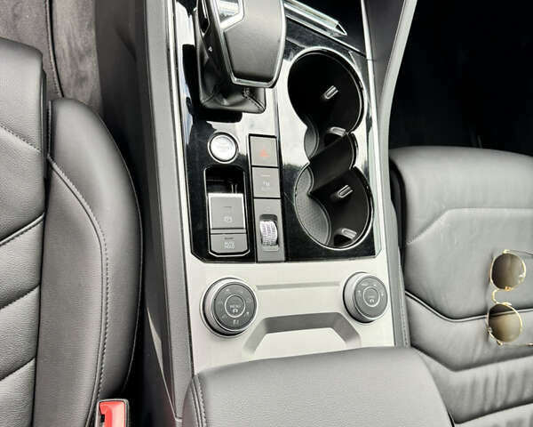 Черный Фольксваген Туарег, объемом двигателя 3 л и пробегом 115 тыс. км за 67000 $, фото 10 на Automoto.ua