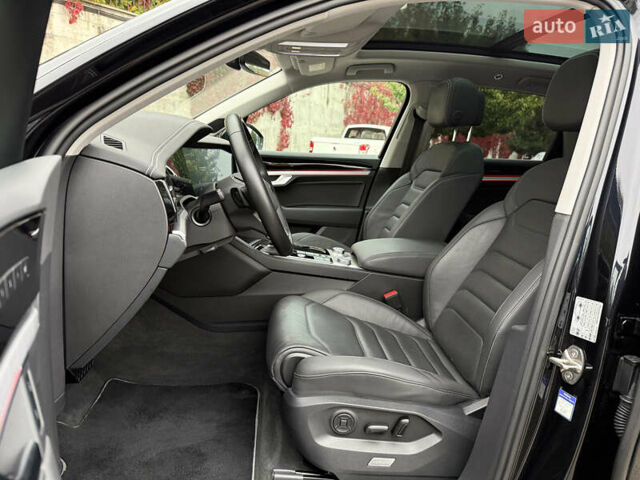 Черный Фольксваген Туарег, объемом двигателя 3 л и пробегом 105 тыс. км за 59500 $, фото 76 на Automoto.ua