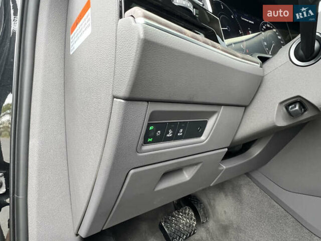 Черный Фольксваген Туарег, объемом двигателя 2.97 л и пробегом 39 тыс. км за 62500 $, фото 18 на Automoto.ua