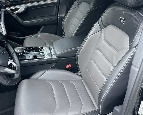 Черный Фольксваген Туарег, объемом двигателя 3 л и пробегом 70 тыс. км за 60000 $, фото 20 на Automoto.ua