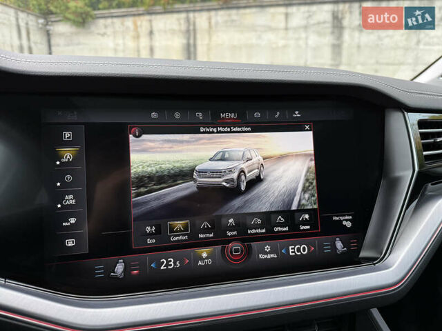 Черный Фольксваген Туарег, объемом двигателя 3 л и пробегом 105 тыс. км за 59500 $, фото 101 на Automoto.ua