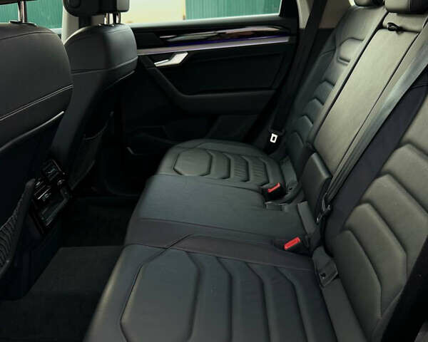 Черный Фольксваген Туарег, объемом двигателя 2.97 л и пробегом 17 тыс. км за 65000 $, фото 11 на Automoto.ua