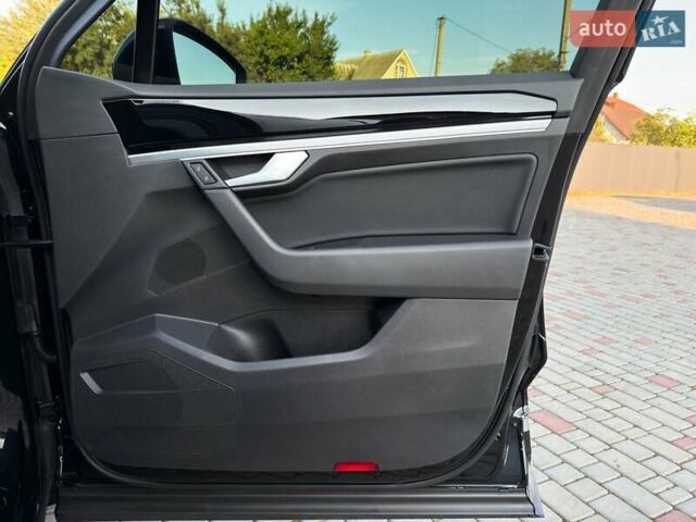 Черный Фольксваген Туарег, объемом двигателя 3 л и пробегом 142 тыс. км за 55999 $, фото 76 на Automoto.ua