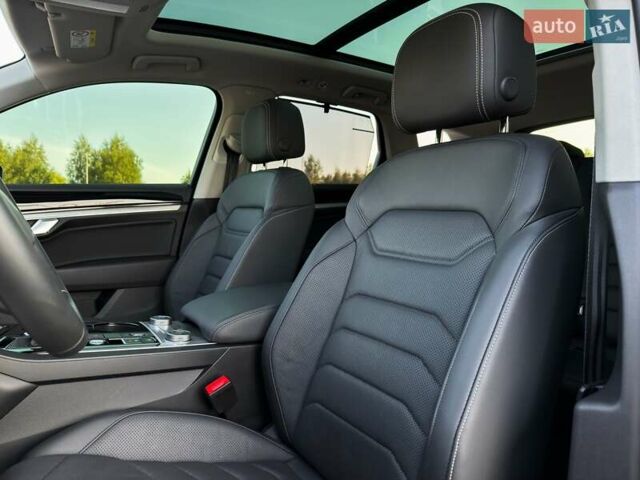 Черный Фольксваген Туарег, объемом двигателя 3 л и пробегом 142 тыс. км за 55999 $, фото 33 на Automoto.ua