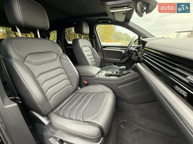 Чорний Фольксваген Туарег, об'ємом двигуна 3 л та пробігом 137 тис. км за 58000 $, фото 44 на Automoto.ua