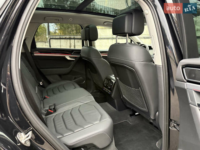 Черный Фольксваген Туарег, объемом двигателя 3 л и пробегом 105 тыс. км за 59500 $, фото 57 на Automoto.ua