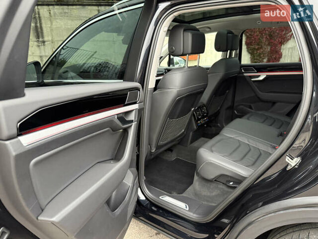 Черный Фольксваген Туарег, объемом двигателя 3 л и пробегом 105 тыс. км за 59500 $, фото 67 на Automoto.ua