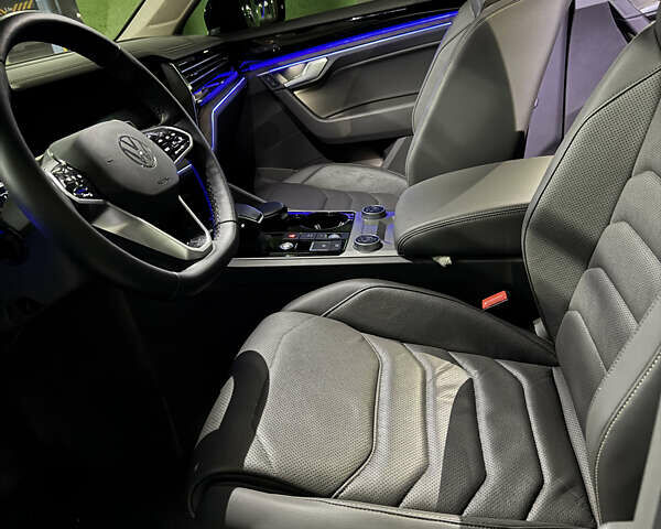 Черный Фольксваген Туарег, объемом двигателя 2.99 л и пробегом 9 тыс. км за 64000 $, фото 50 на Automoto.ua