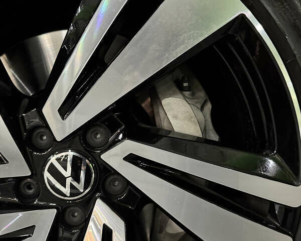 Черный Фольксваген Туарег, объемом двигателя 2.99 л и пробегом 9 тыс. км за 64000 $, фото 30 на Automoto.ua