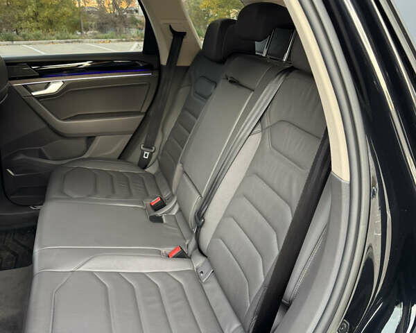 Черный Фольксваген Туарег, объемом двигателя 2.97 л и пробегом 88 тыс. км за 58000 $, фото 12 на Automoto.ua