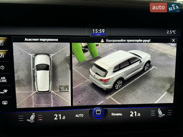 Черный Фольксваген Туарег, объемом двигателя 2.99 л и пробегом 9 тыс. км за 64000 $, фото 57 на Automoto.ua