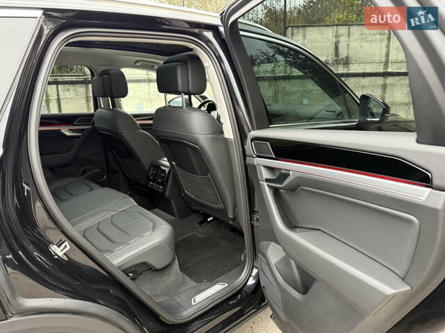 Черный Фольксваген Туарег, объемом двигателя 3 л и пробегом 105 тыс. км за 59500 $, фото 54 на Automoto.ua