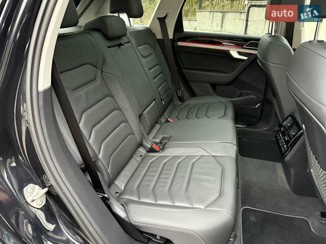 Черный Фольксваген Туарег, объемом двигателя 3 л и пробегом 105 тыс. км за 59500 $, фото 56 на Automoto.ua