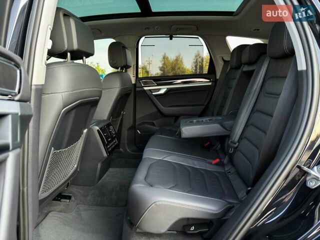 Черный Фольксваген Туарег, объемом двигателя 3 л и пробегом 142 тыс. км за 55999 $, фото 58 на Automoto.ua