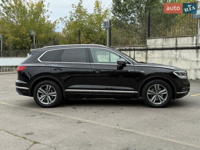 Черный Фольксваген Туарег, объемом двигателя 3 л и пробегом 105 тыс. км за 59500 $, фото 30 на Automoto.ua