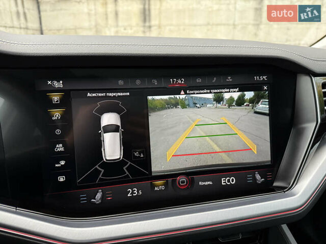 Черный Фольксваген Туарег, объемом двигателя 3 л и пробегом 105 тыс. км за 59500 $, фото 96 на Automoto.ua