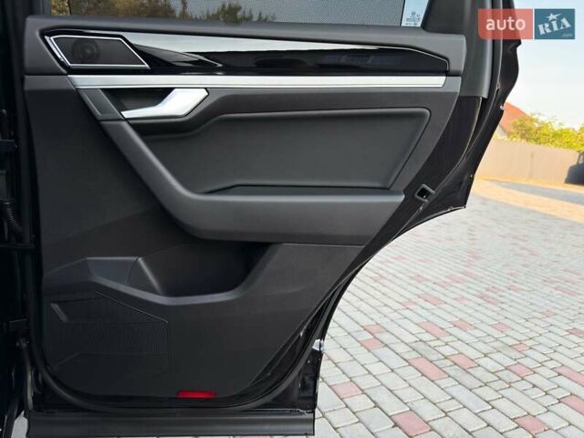 Черный Фольксваген Туарег, объемом двигателя 3 л и пробегом 142 тыс. км за 55999 $, фото 69 на Automoto.ua