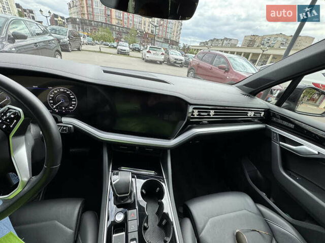 Черный Фольксваген Туарег, объемом двигателя 3 л и пробегом 115 тыс. км за 67000 $, фото 7 на Automoto.ua