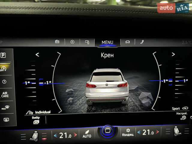Черный Фольксваген Туарег, объемом двигателя 2.99 л и пробегом 9 тыс. км за 64000 $, фото 58 на Automoto.ua