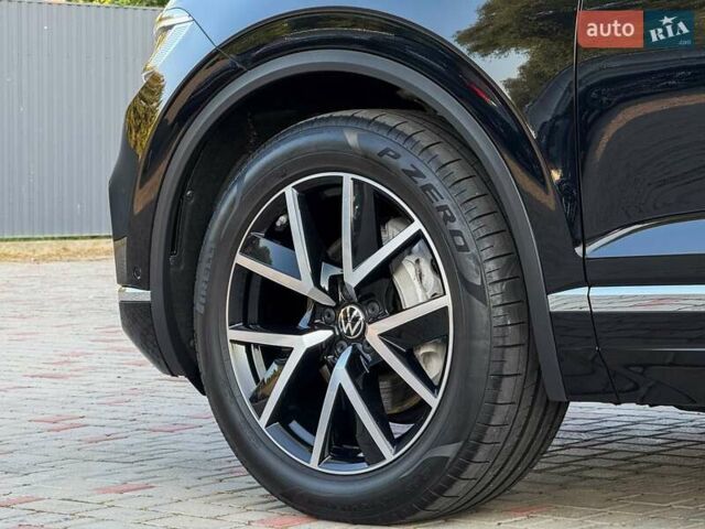 Черный Фольксваген Туарег, объемом двигателя 3 л и пробегом 142 тыс. км за 55999 $, фото 27 на Automoto.ua