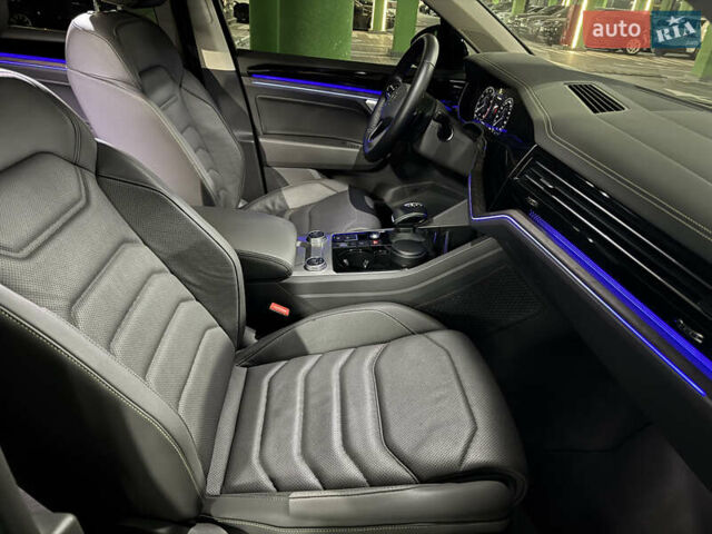 Черный Фольксваген Туарег, объемом двигателя 2.99 л и пробегом 9 тыс. км за 64000 $, фото 38 на Automoto.ua