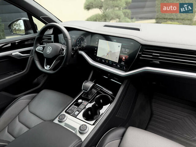 Чорний Фольксваген Туарег, об'ємом двигуна 3 л та пробігом 143 тис. км за 57900 $, фото 114 на Automoto.ua