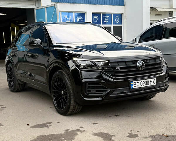 Черный Фольксваген Туарег, объемом двигателя 3 л и пробегом 138 тыс. км за 56800 $, фото 1 на Automoto.ua