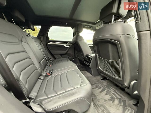 Чорний Фольксваген Туарег, об'ємом двигуна 3 л та пробігом 137 тис. км за 58000 $, фото 45 на Automoto.ua