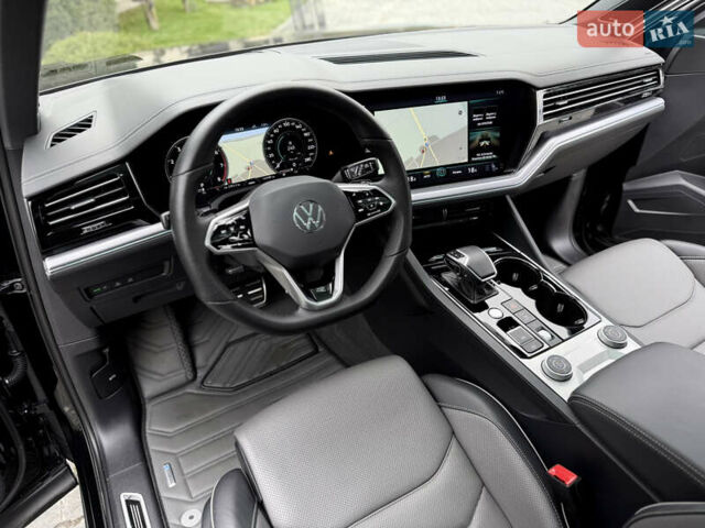 Чорний Фольксваген Туарег, об'ємом двигуна 3 л та пробігом 143 тис. км за 57900 $, фото 43 на Automoto.ua