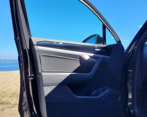 Чорний Фольксваген Туарег, об'ємом двигуна 3 л та пробігом 120 тис. км за 59900 $, фото 14 на Automoto.ua