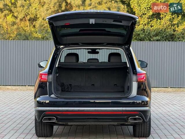 Черный Фольксваген Туарег, объемом двигателя 3 л и пробегом 142 тыс. км за 55999 $, фото 63 на Automoto.ua