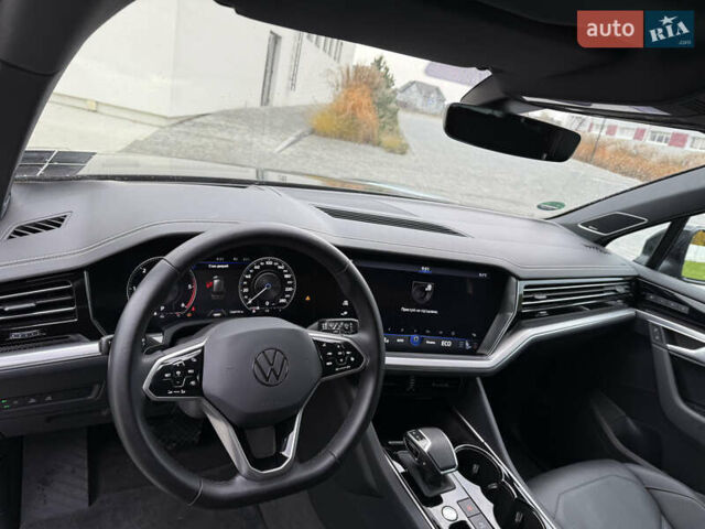 Чорний Фольксваген Туарег, об'ємом двигуна 3 л та пробігом 137 тис. км за 58000 $, фото 29 на Automoto.ua